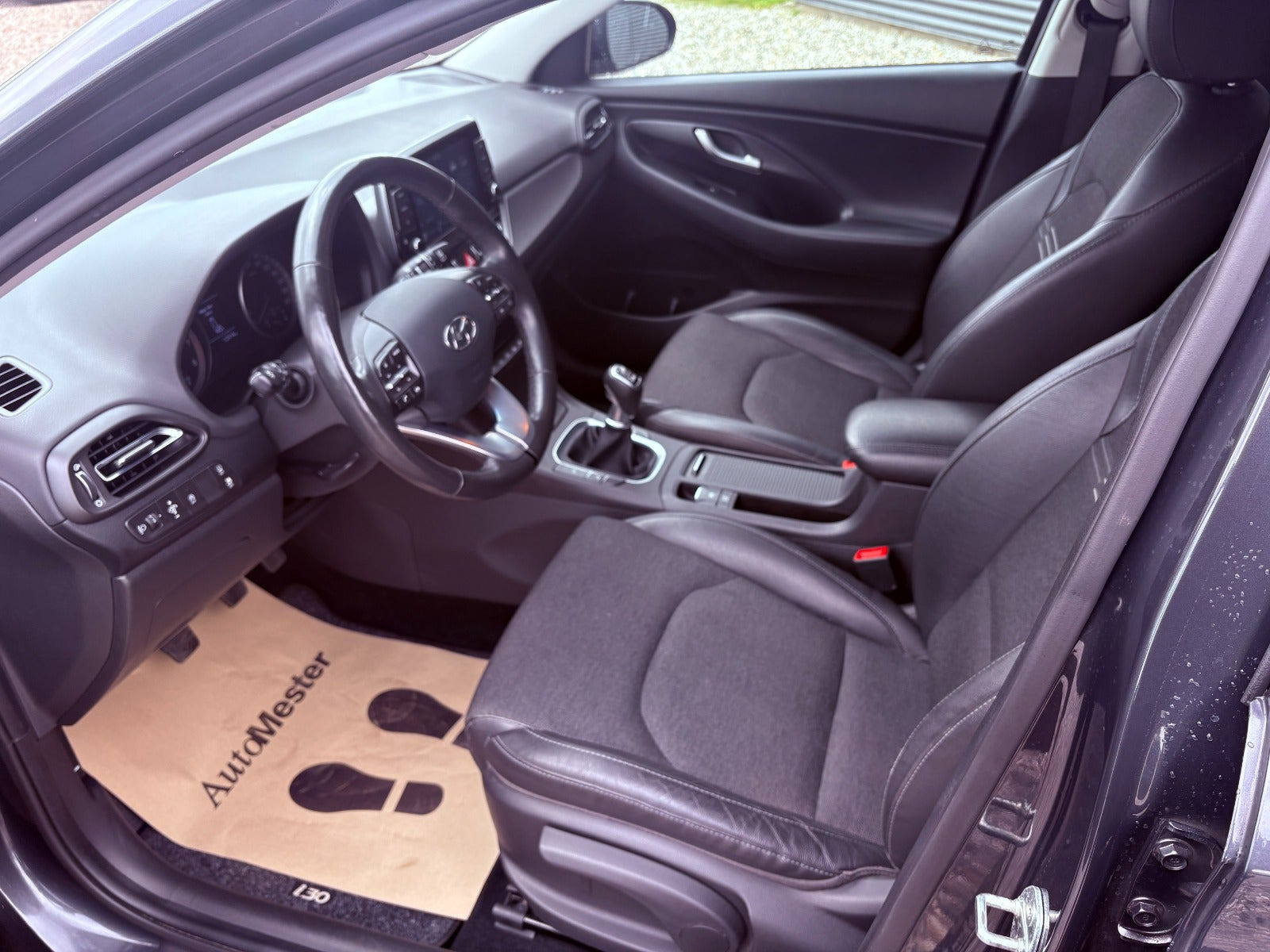 Grå Hyundai i30 fra 2021