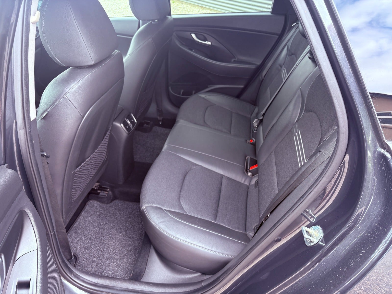Grå Hyundai i30 fra 2021