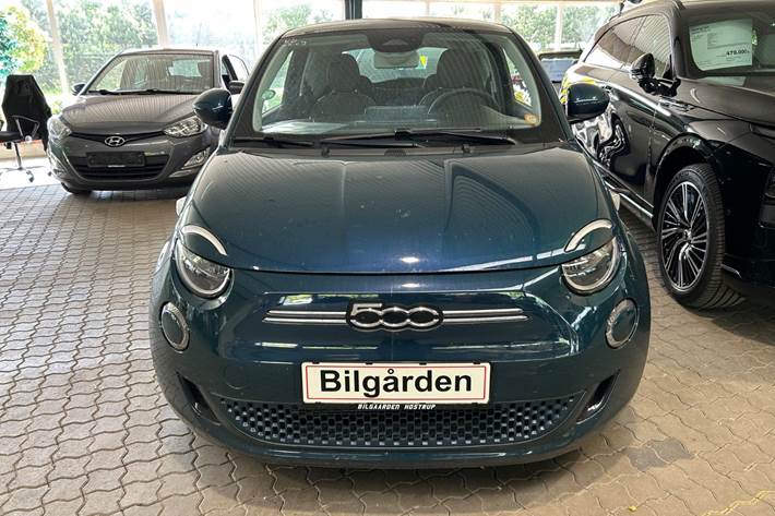 Blå Fiat 500e fra 2022