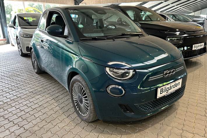 Blå Fiat 500e fra 2022