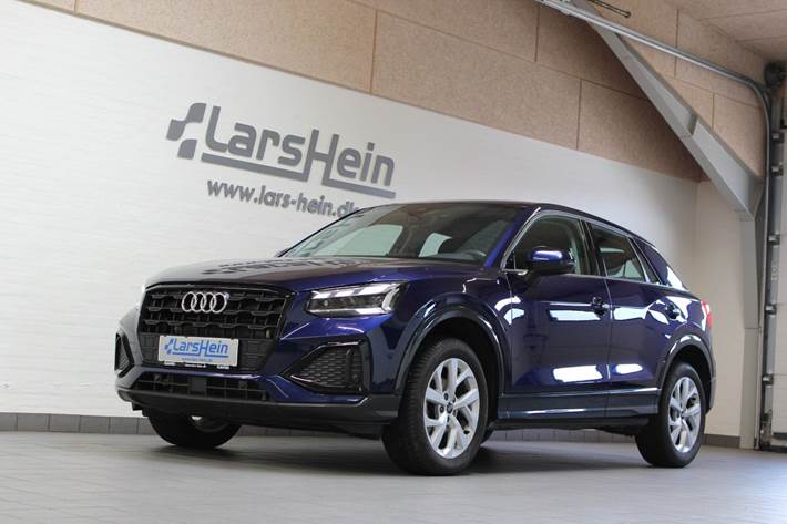 Blå Audi Q2 fra 2023