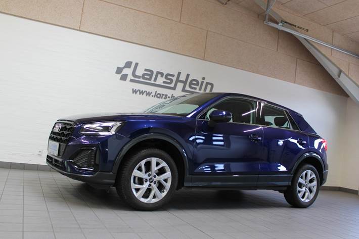 Blå Audi Q2 fra 2023