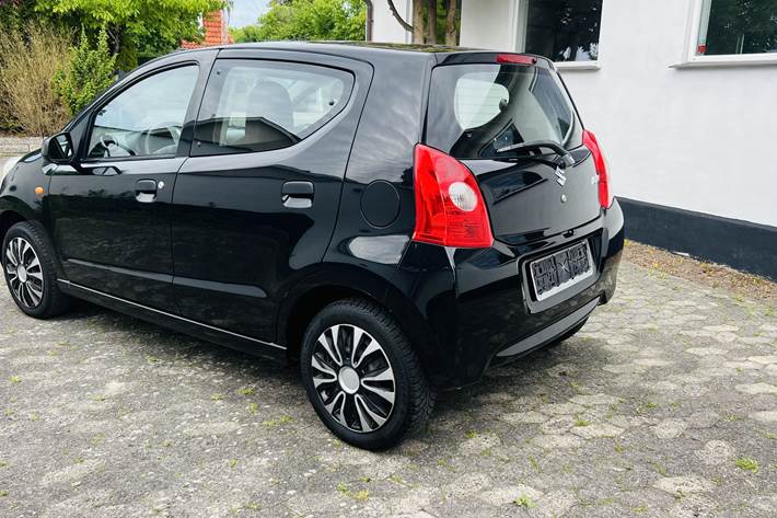 Sort Suzuki Alto fra 2010