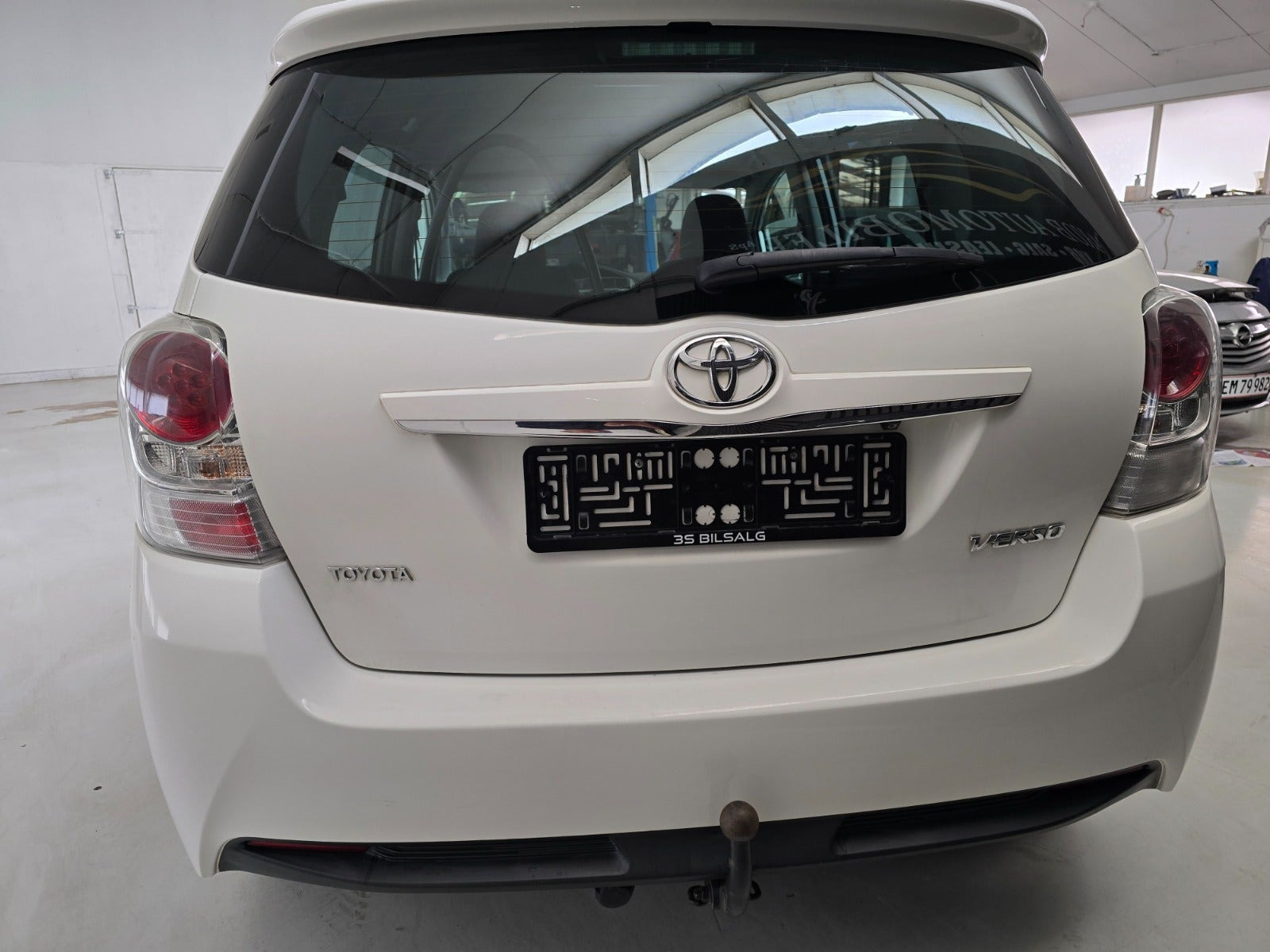 undefined Toyota Sportsvan fra 2014 set udefra