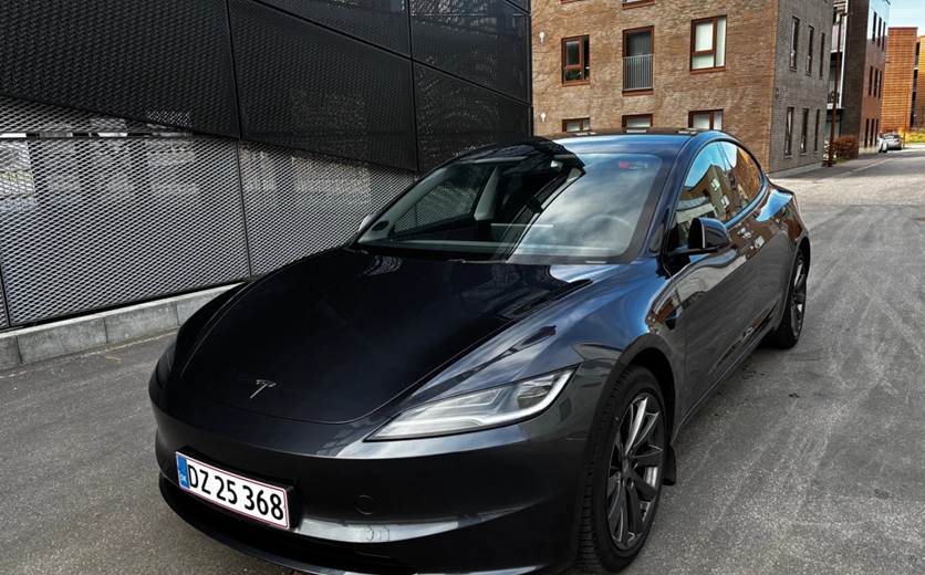 Tesla Model 3 RWD