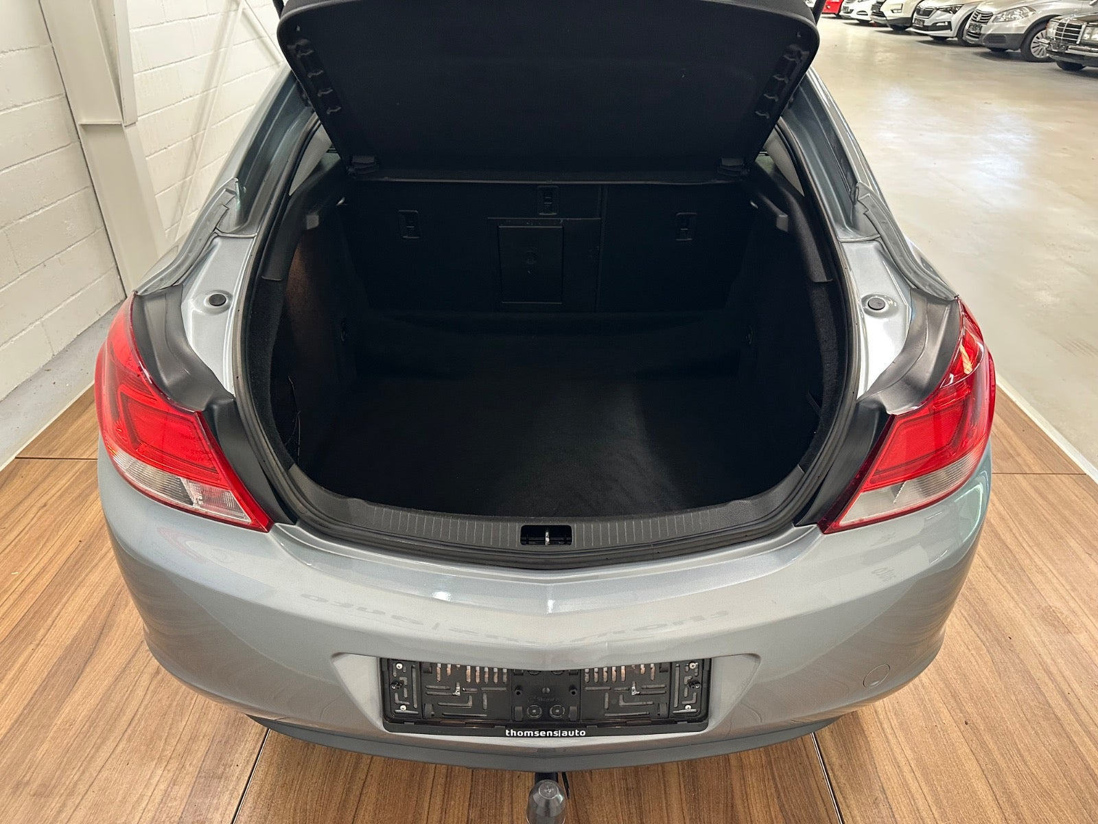 Blå Opel Insignia fra 2011