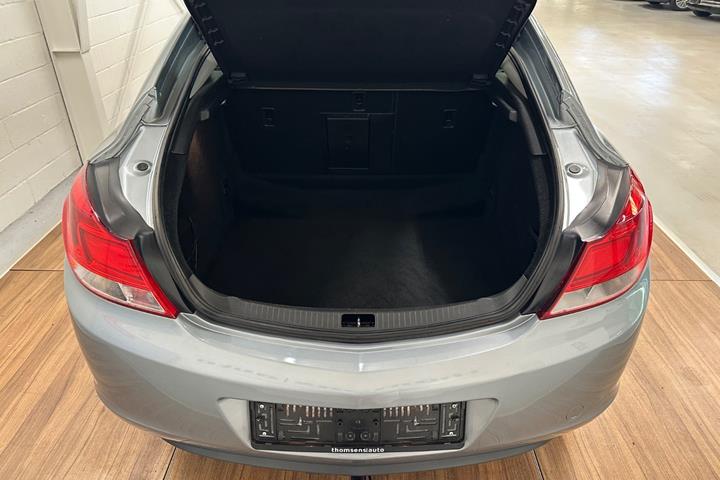 Blå Opel Insignia fra 2011