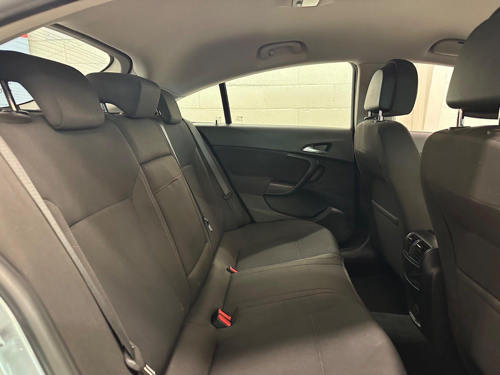 Blå Opel Insignia fra 2011