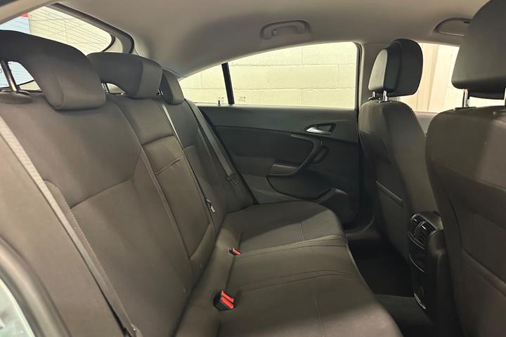 Blå Opel Insignia fra 2011