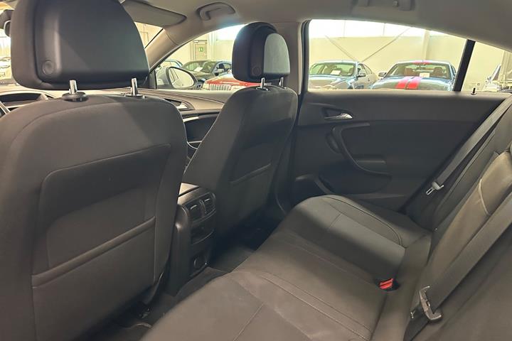 Blå Opel Insignia fra 2011