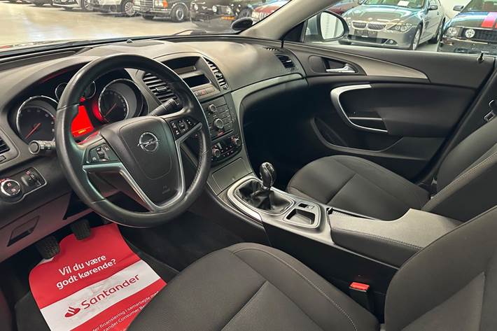Blå Opel Insignia fra 2011
