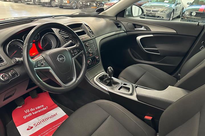 Blå Opel Insignia fra 2011