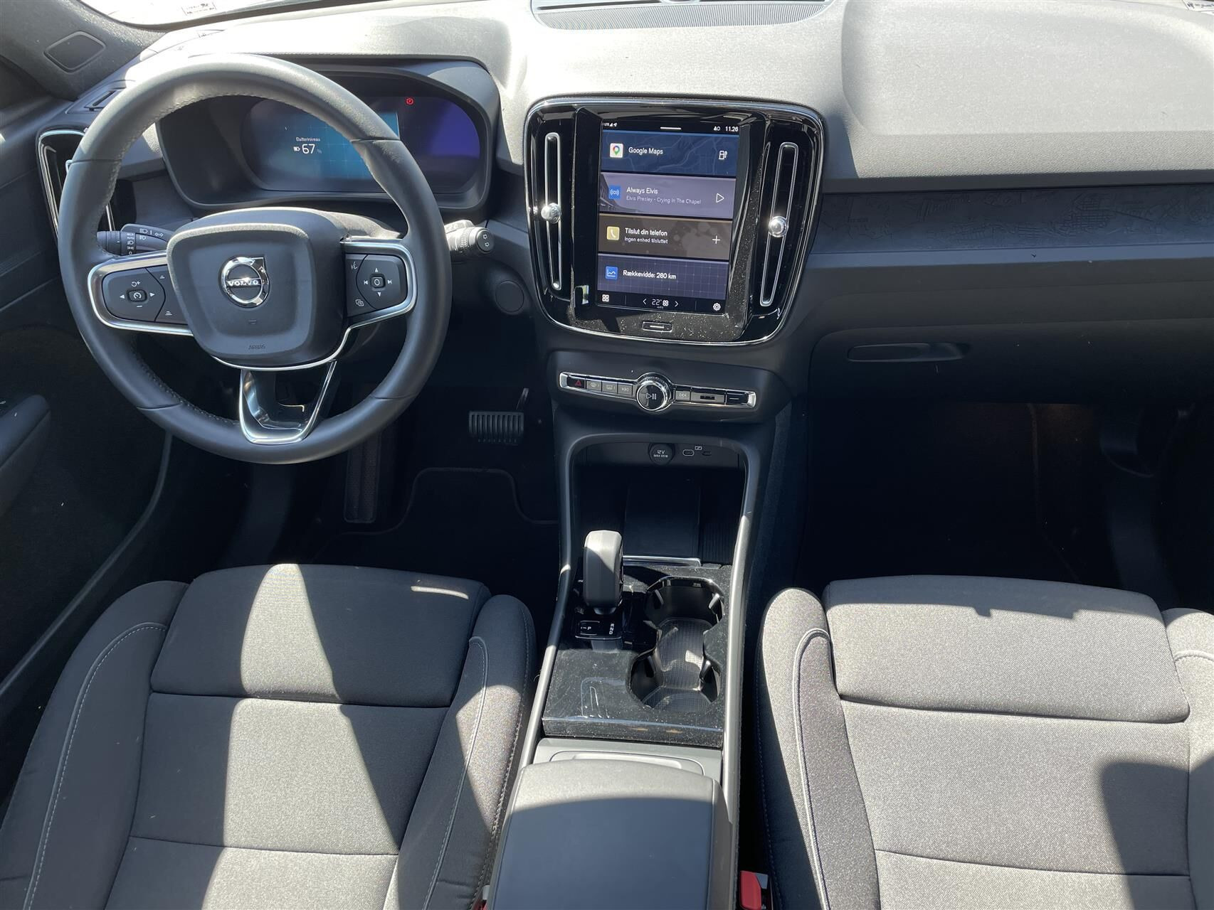 Grå Volvo XC40 fra 2023