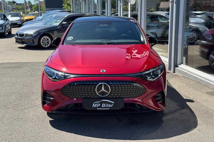 Rød Mercedes CLA250+ fra 2025