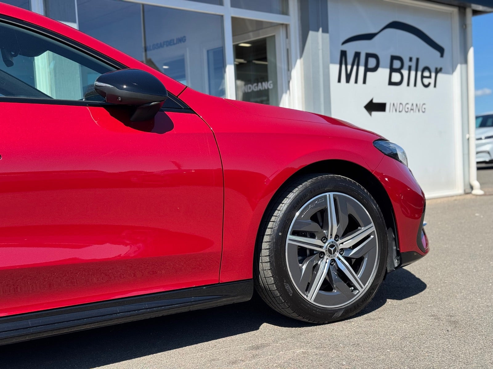 Rød Mercedes CLA250+ fra 2025