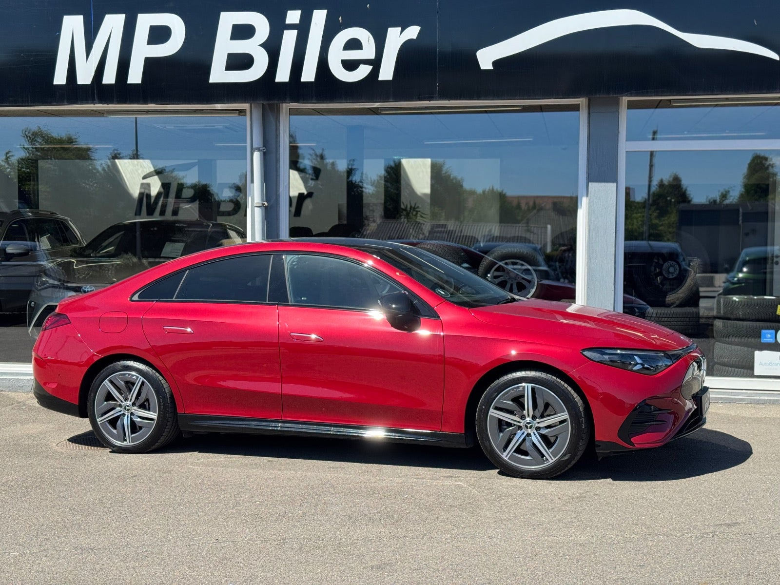 Rød Mercedes CLA250+ fra 2025