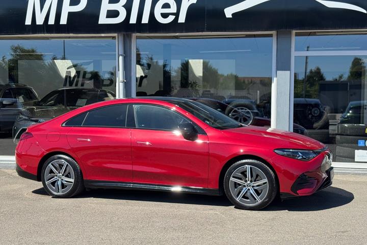 Rød Mercedes CLA250+ fra 2025