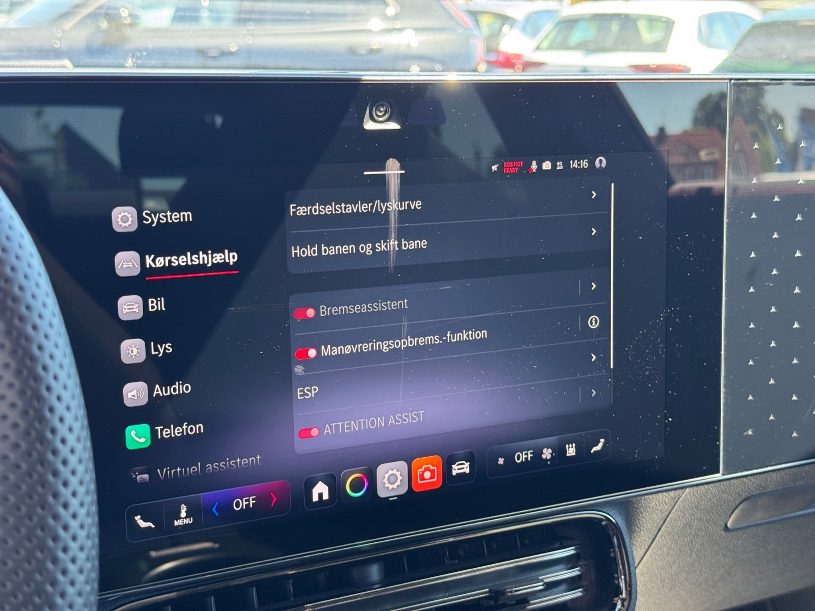 Rød Mercedes CLA250+ fra 2025