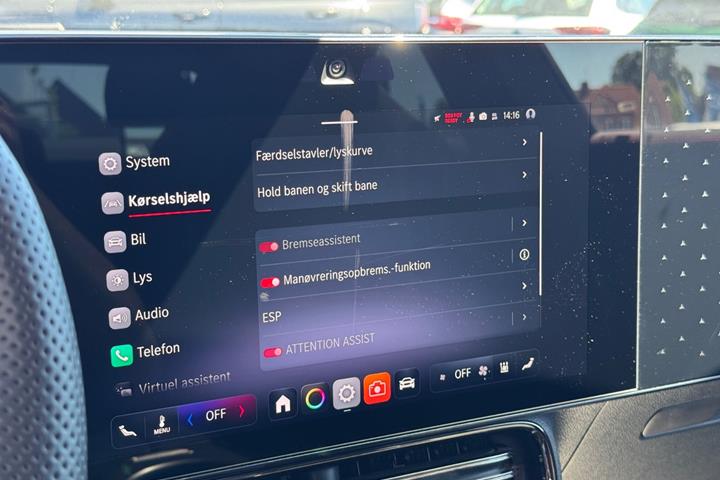 Rød Mercedes CLA250+ fra 2025