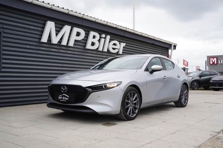 Sølv Mazda 3 fra 2019 set udefra