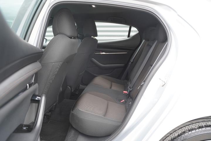 Sølv Mazda 3 fra 2019