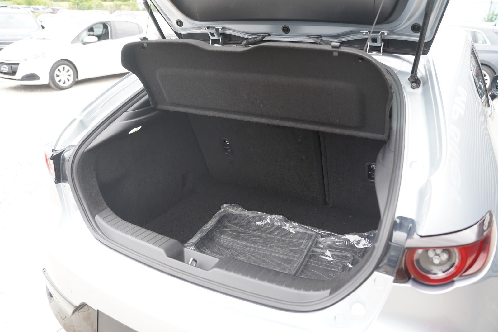 Sølv Mazda 3 fra 2019