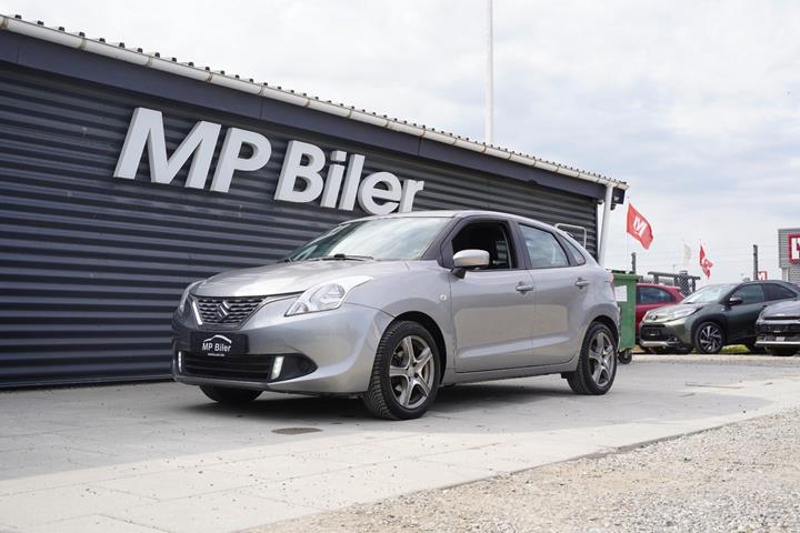 Grå Suzuki Baleno fra 2017 set udefra