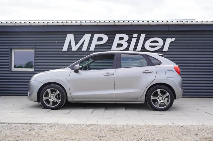 Grå Suzuki Baleno fra 2017