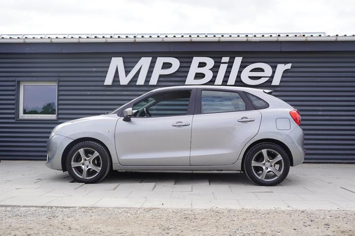 Grå Suzuki Baleno fra 2017