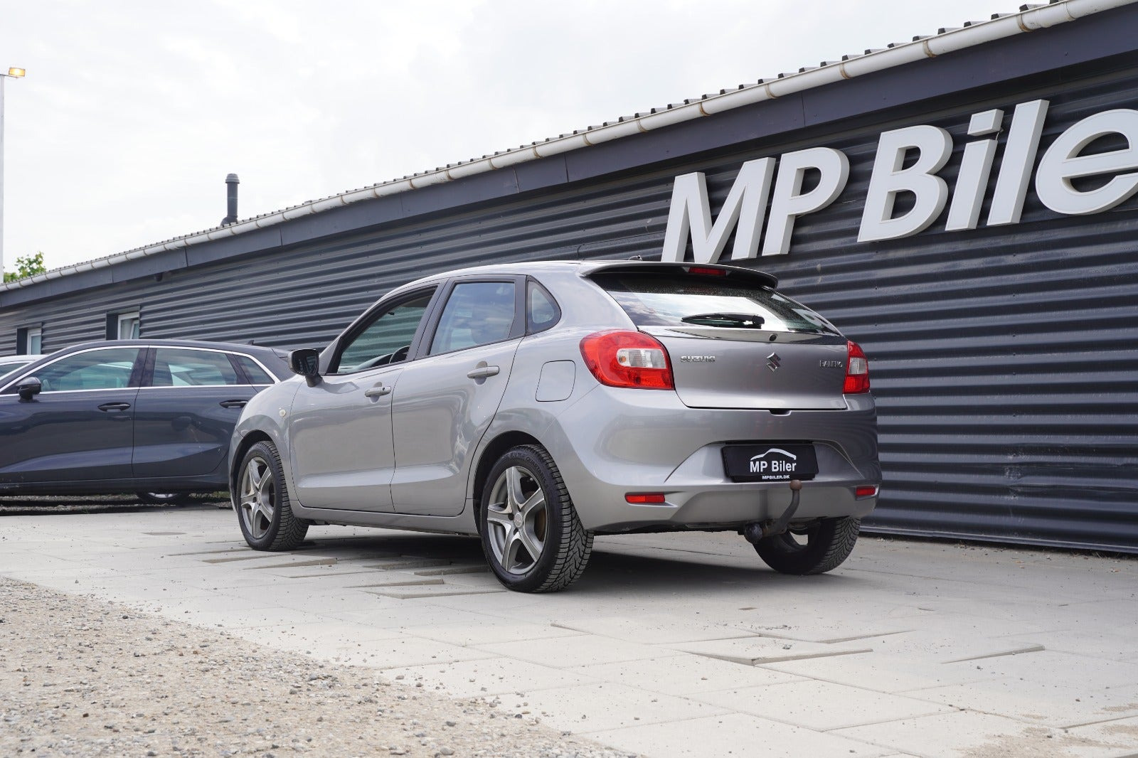 Grå Suzuki Baleno fra 2017