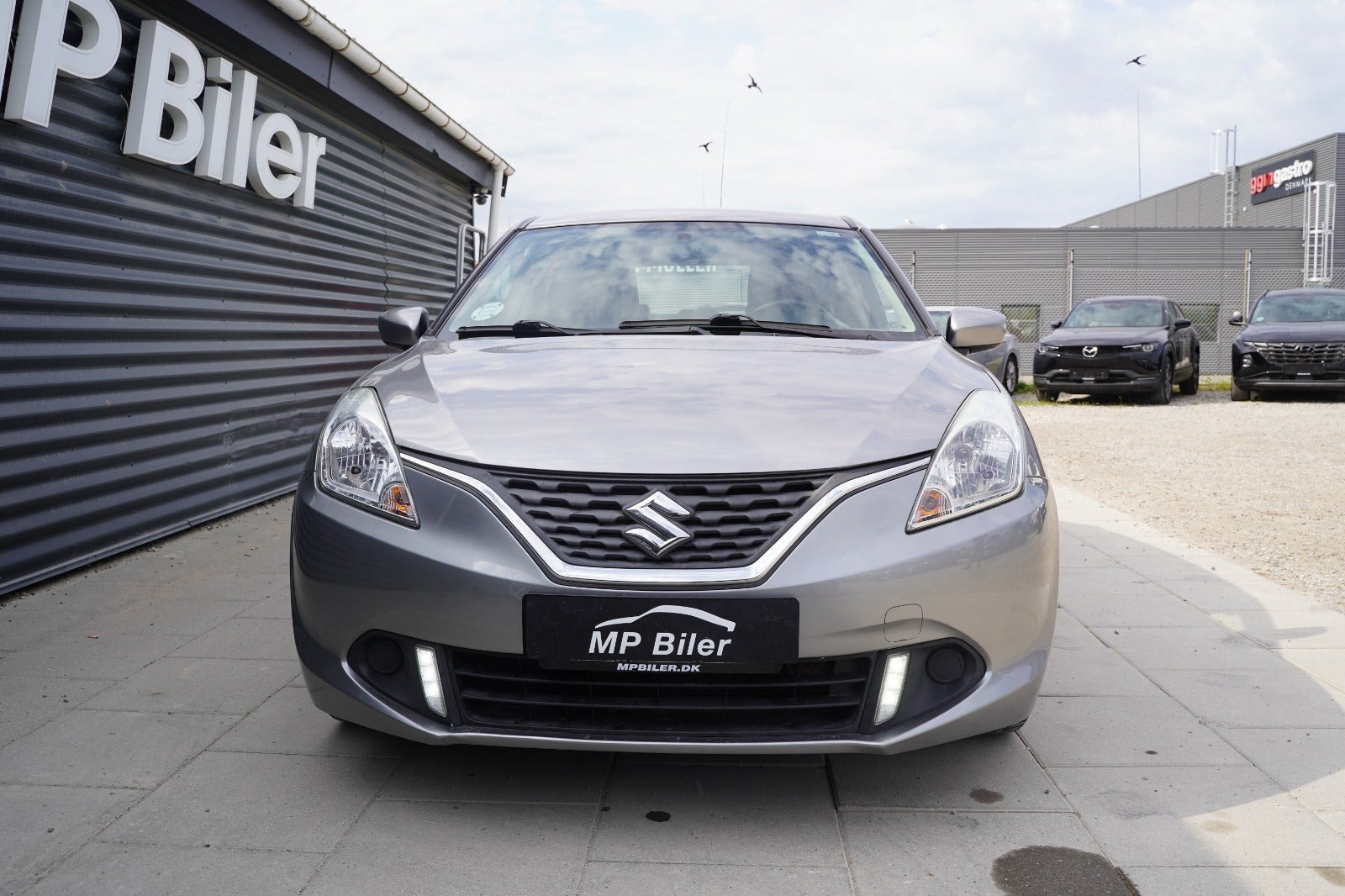 Grå Suzuki Baleno fra 2017