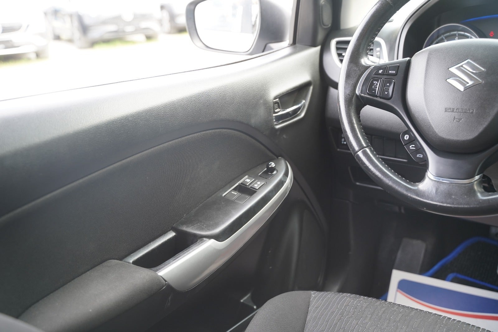 Grå Suzuki Baleno fra 2017