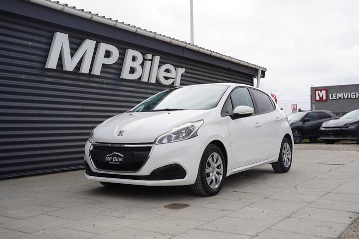 Hvid Peugeot 208 fra 2019 set udefra