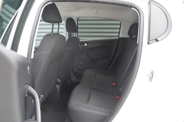 Hvid Peugeot 208 fra 2019