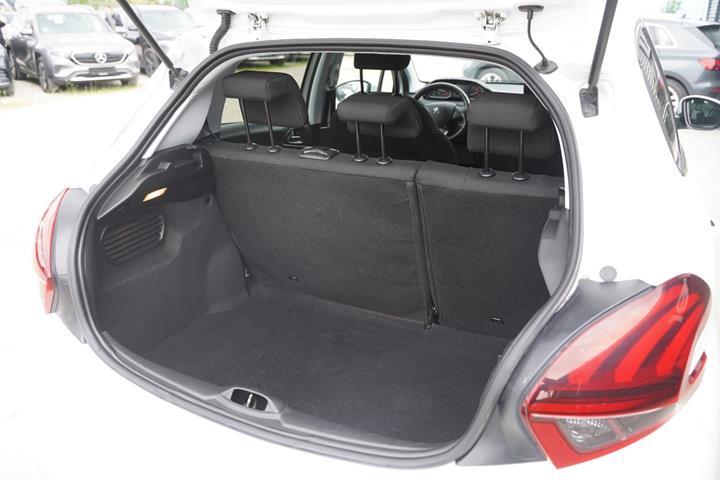 Hvid Peugeot 208 fra 2019