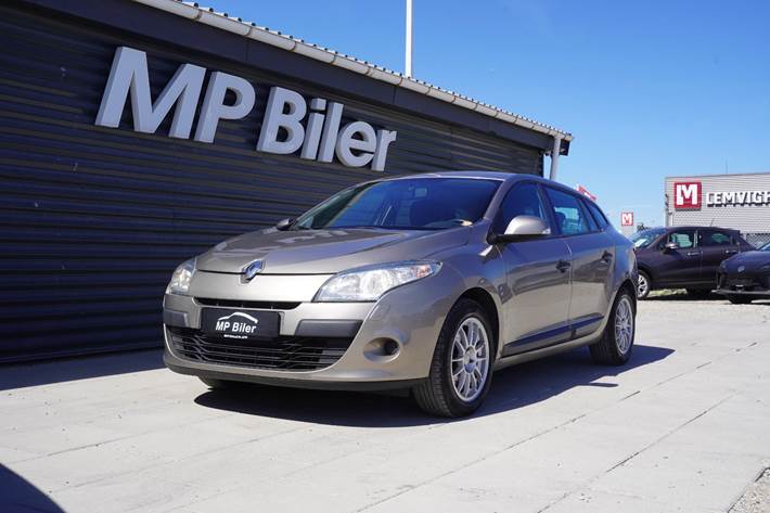 Grå Renault Megane III fra 2011 set udefra