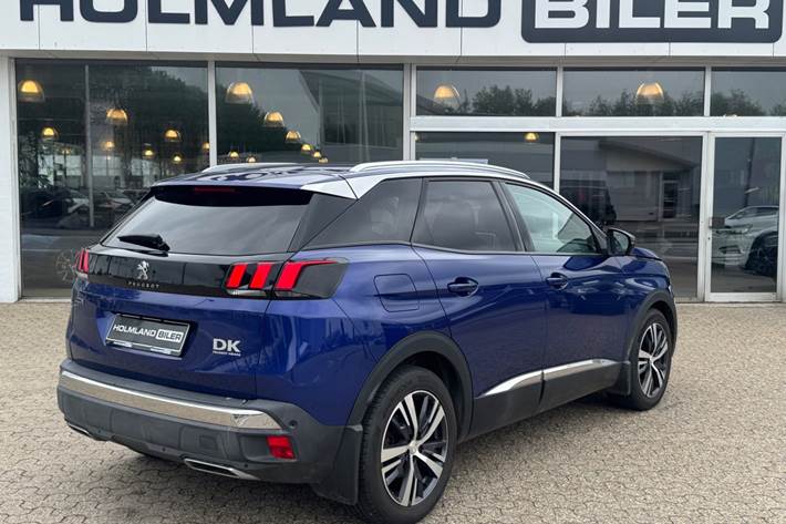 Blå Peugeot 3008 fra 2016