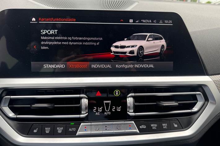 Hvid BMW 330e fra 2021