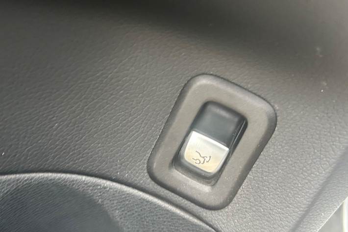 Grå Mercedes C350 e fra 2018