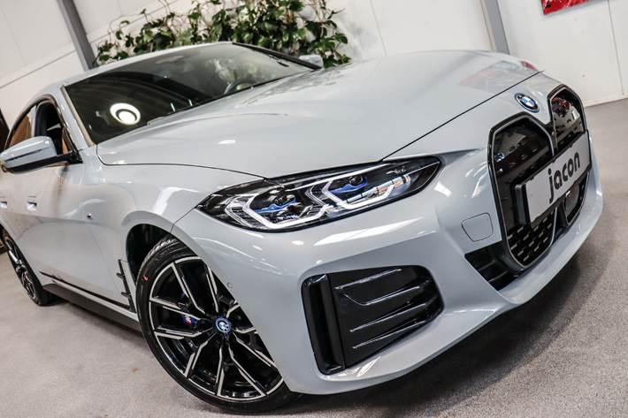 Grå BMW i4 fra 2023