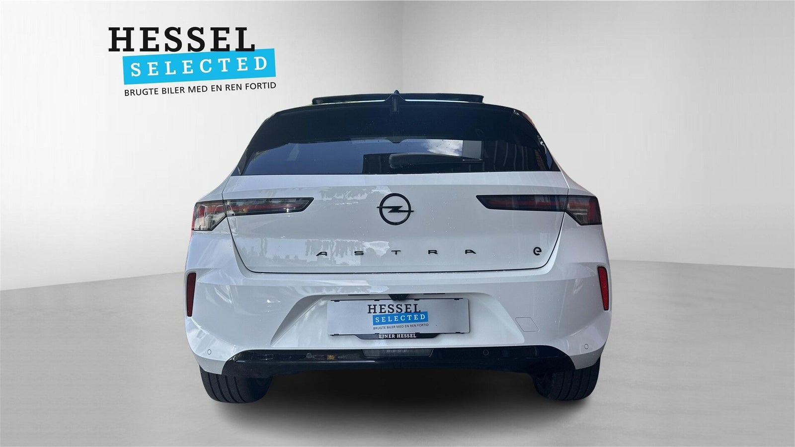 Hvid Opel Astra-e fra 2024