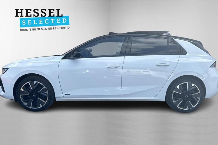 Hvid Opel Astra-e fra 2024