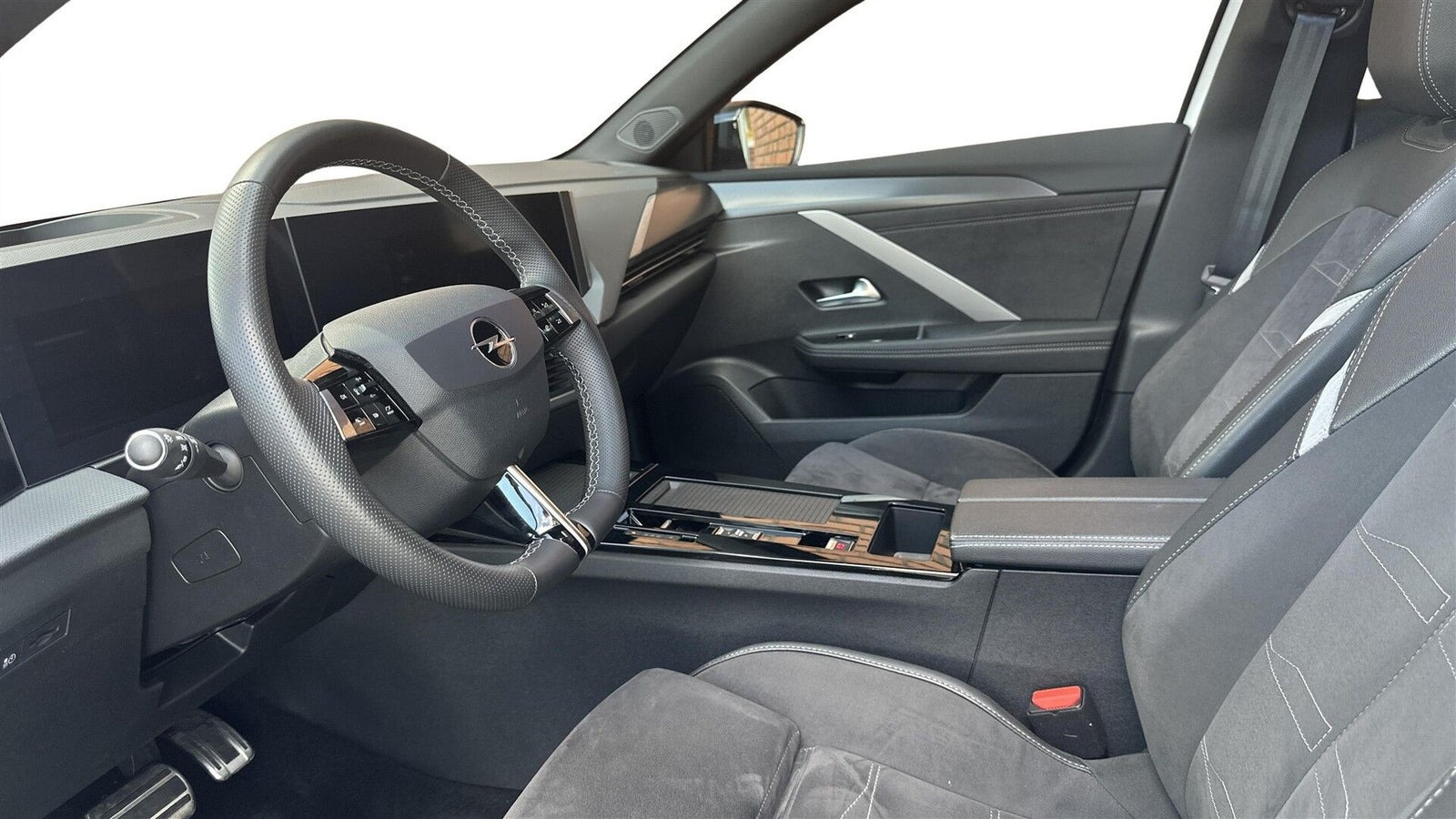 Hvid Opel Astra-e fra 2024