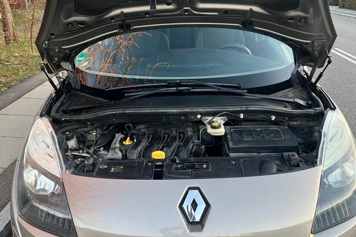Beige Renault Grand Scénic fra 2011