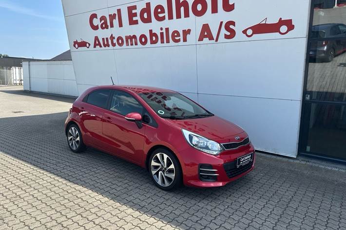 Rød Kia Rio fra 2017