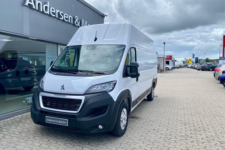 Hvid Peugeot Boxer fra 2023