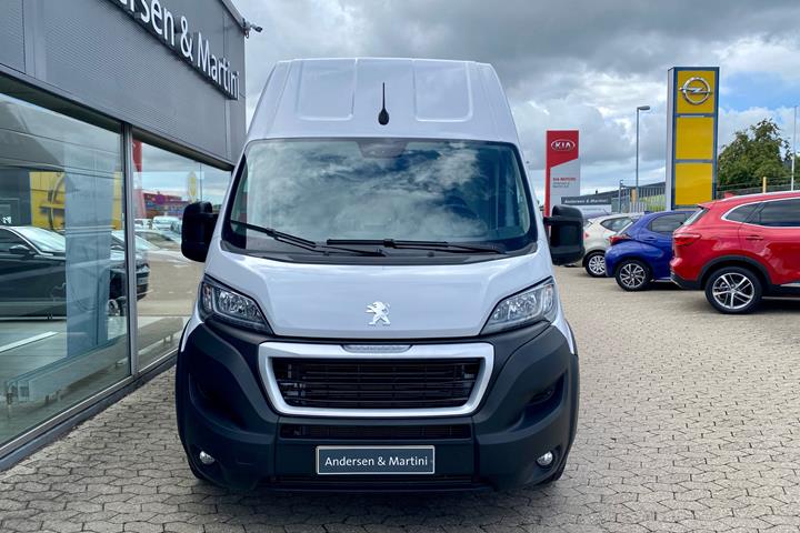 Hvid Peugeot Boxer fra 2023