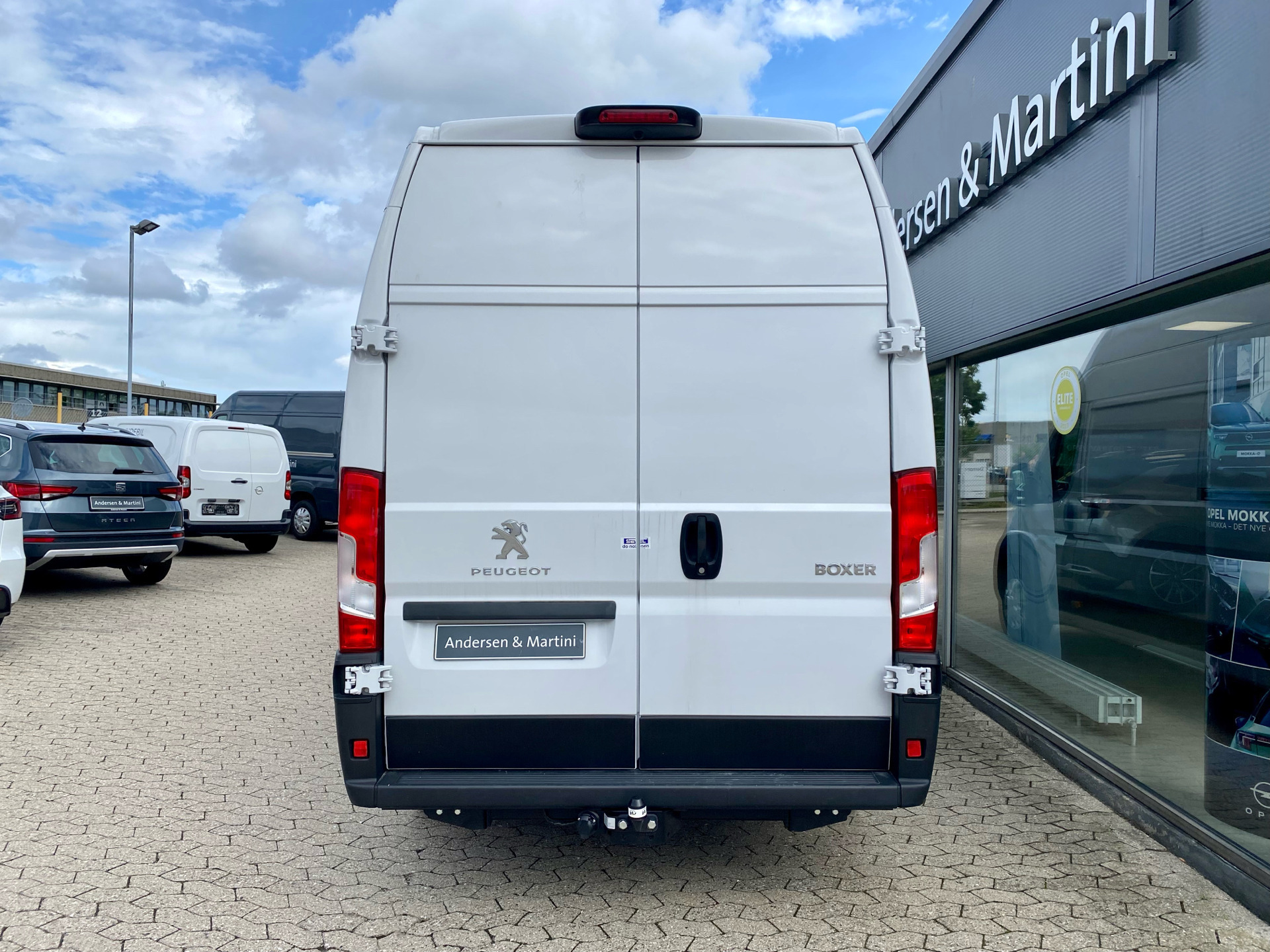 Hvid Peugeot Boxer fra 2023
