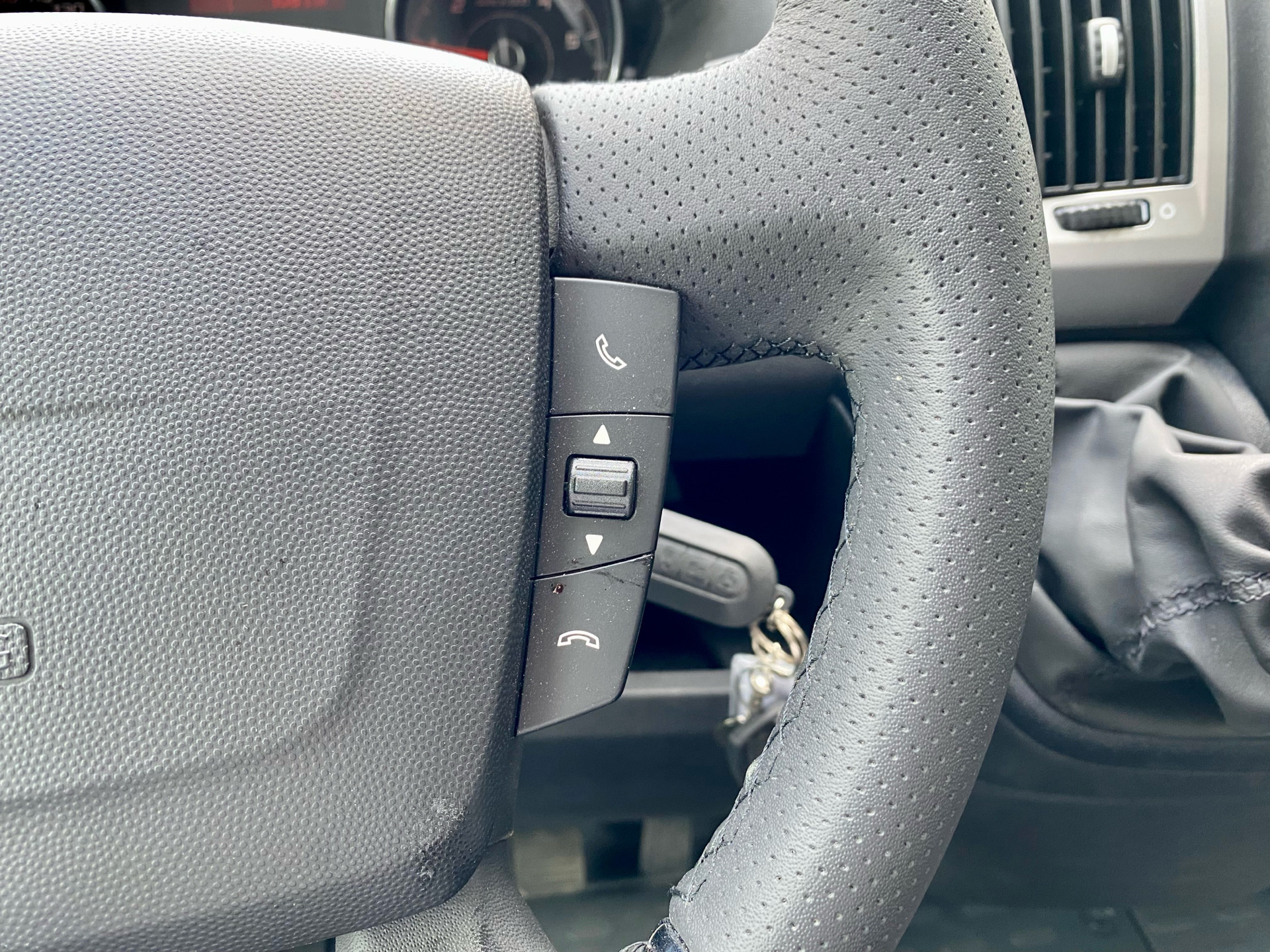 Hvid Peugeot Boxer fra 2023