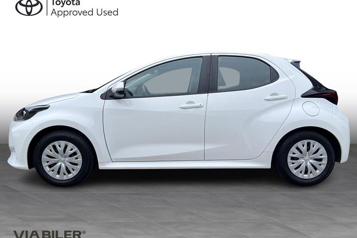 Hvid Toyota Yaris fra 2024